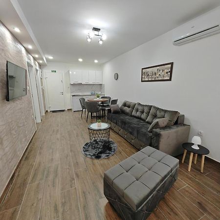 Imperial Apartment Veliko Gradiste Bagian luar foto
