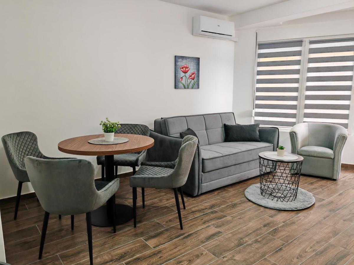 Imperial Apartment Veliko Gradiste Bagian luar foto