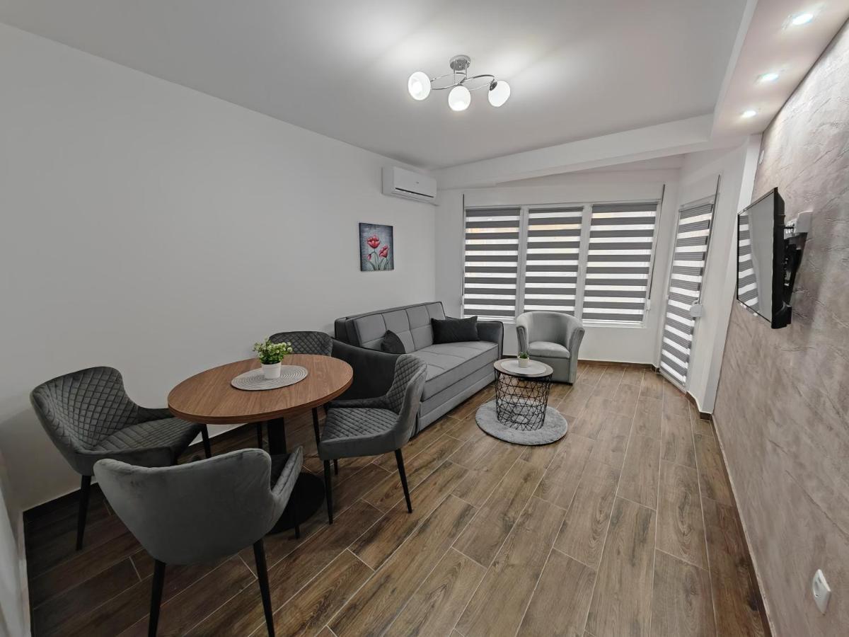 Imperial Apartment Veliko Gradiste Bagian luar foto