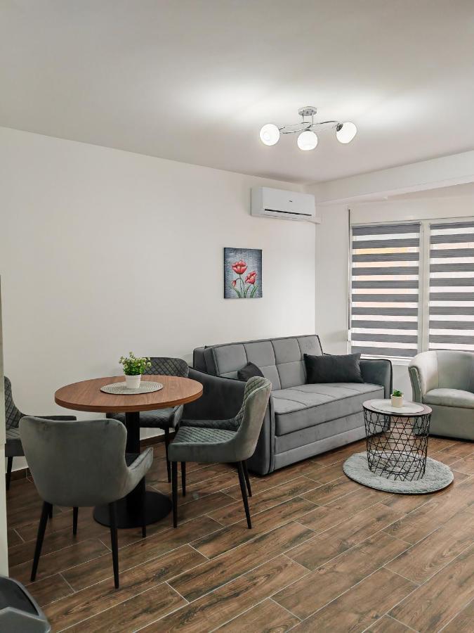 Imperial Apartment Veliko Gradiste Bagian luar foto