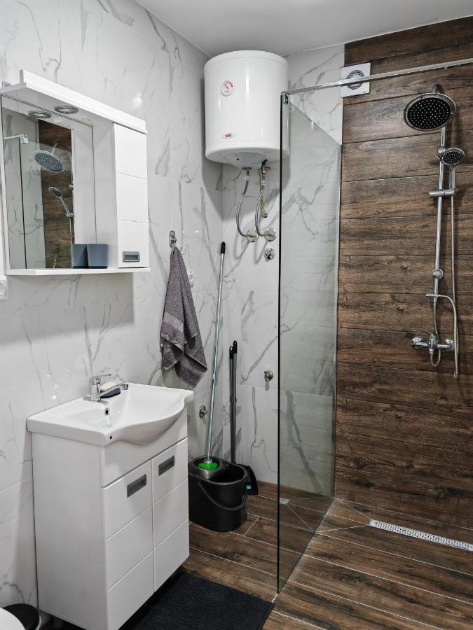 Imperial Apartment Veliko Gradiste Bagian luar foto