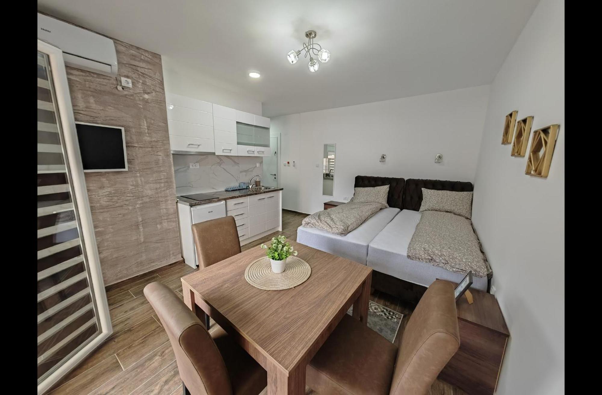 Imperial Apartment Veliko Gradiste Bagian luar foto