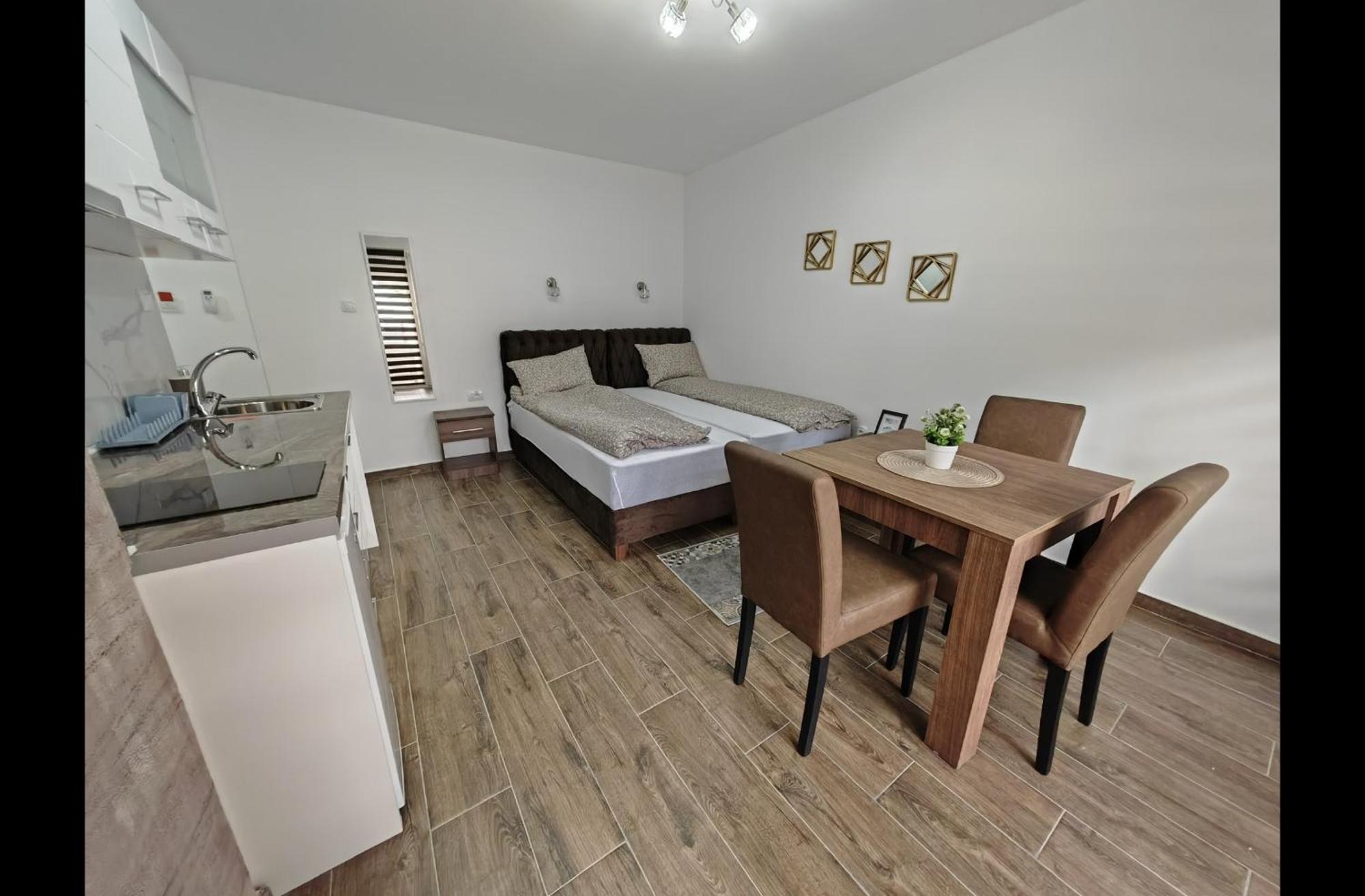 Imperial Apartment Veliko Gradiste Bagian luar foto