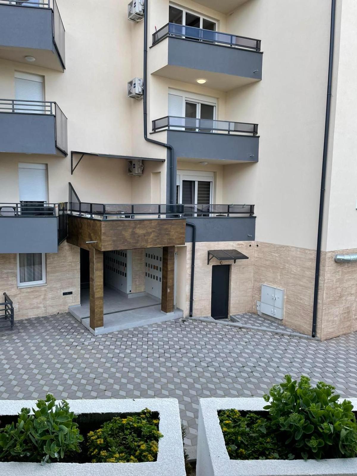 Imperial Apartment Veliko Gradiste Bagian luar foto